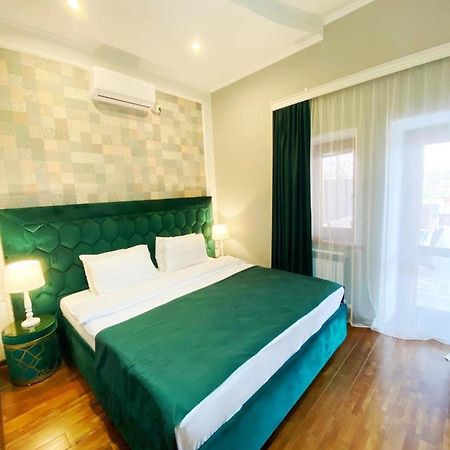 Hotel Orange Koetaisi Buitenkant foto