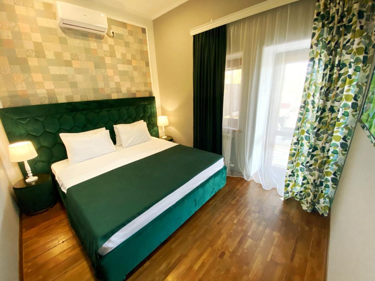 Hotel Orange Koetaisi Buitenkant foto