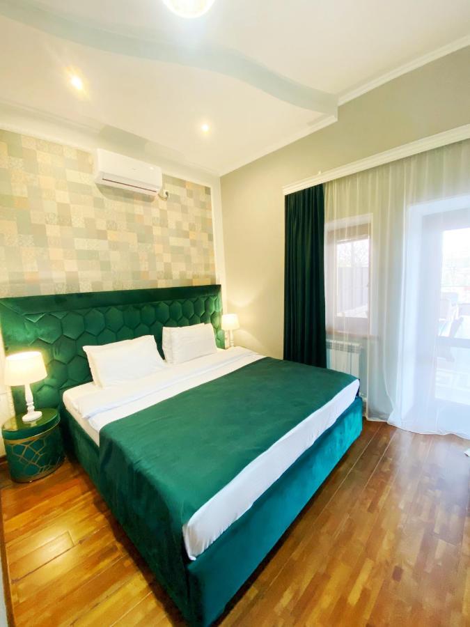 Hotel Orange Koetaisi Buitenkant foto