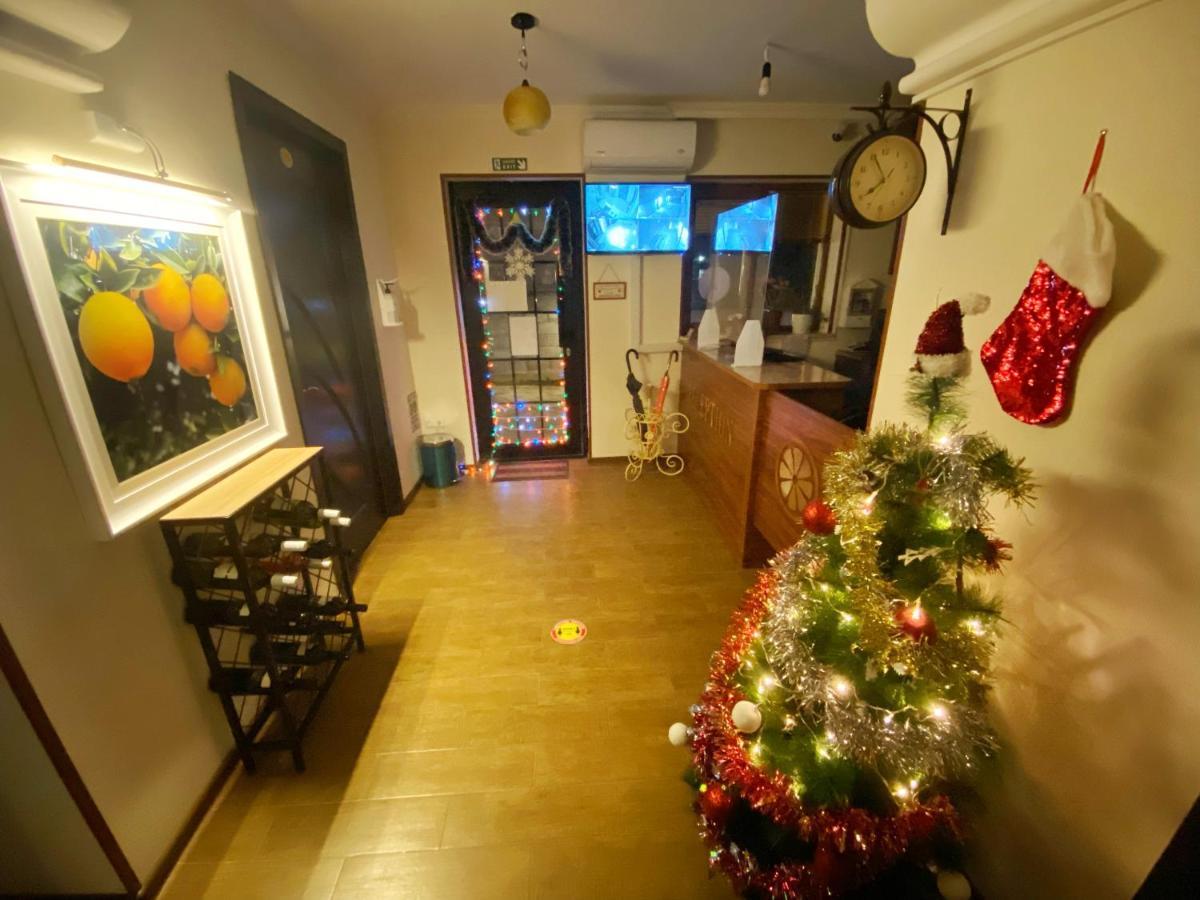 Hotel Orange Koetaisi Buitenkant foto