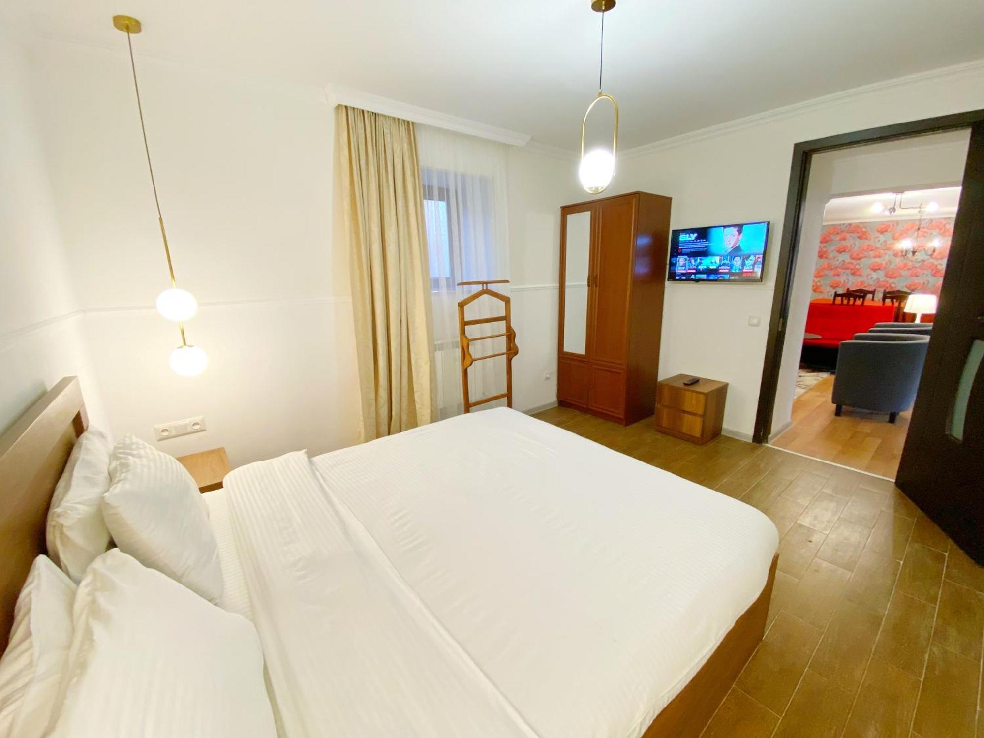 Hotel Orange Koetaisi Buitenkant foto