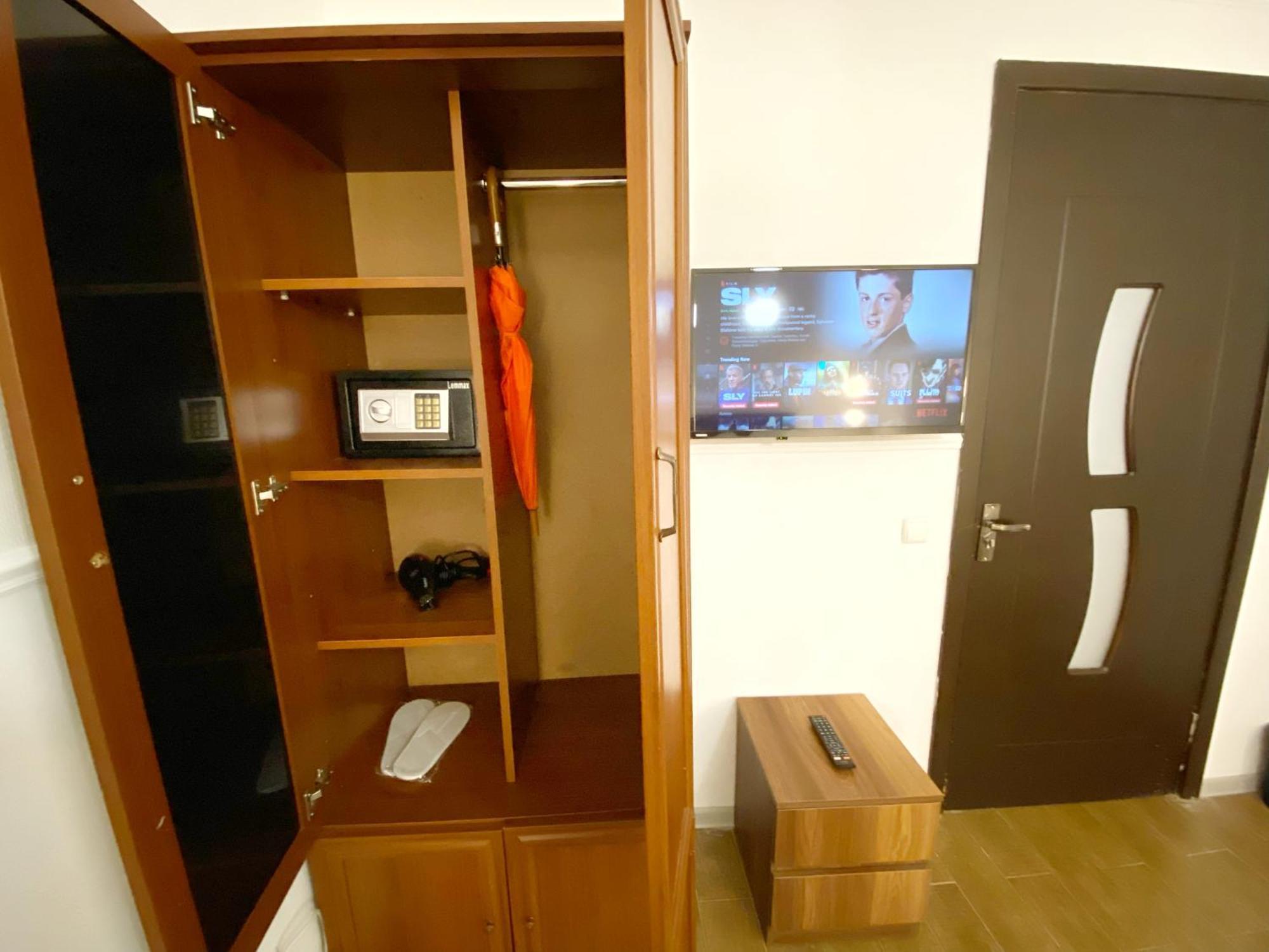 Hotel Orange Koetaisi Buitenkant foto