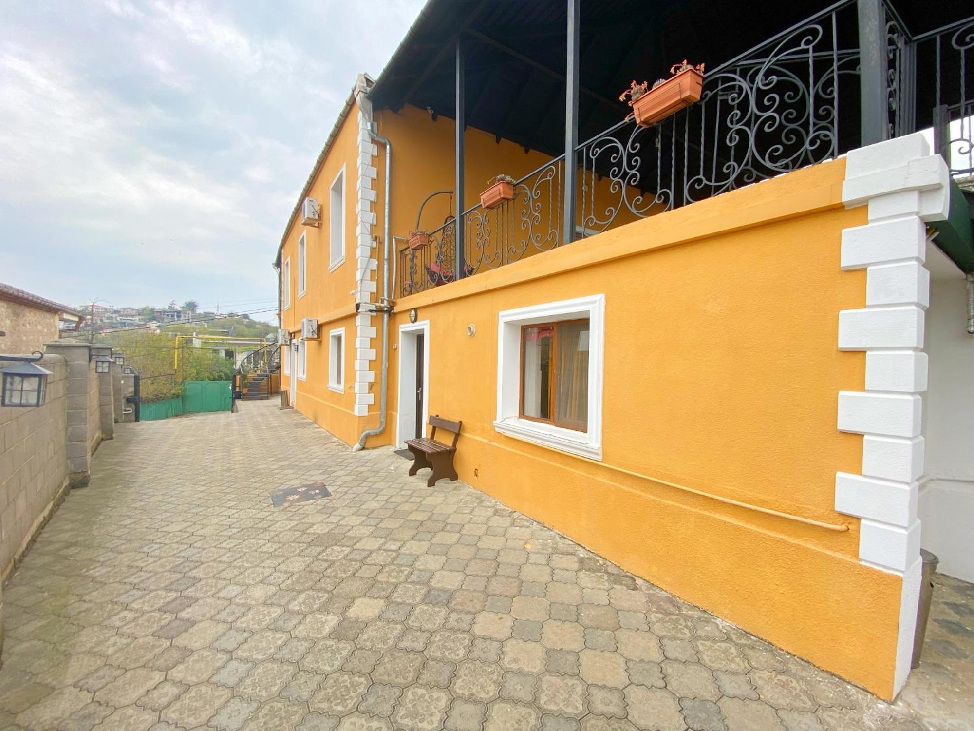 Hotel Orange Koetaisi Buitenkant foto
