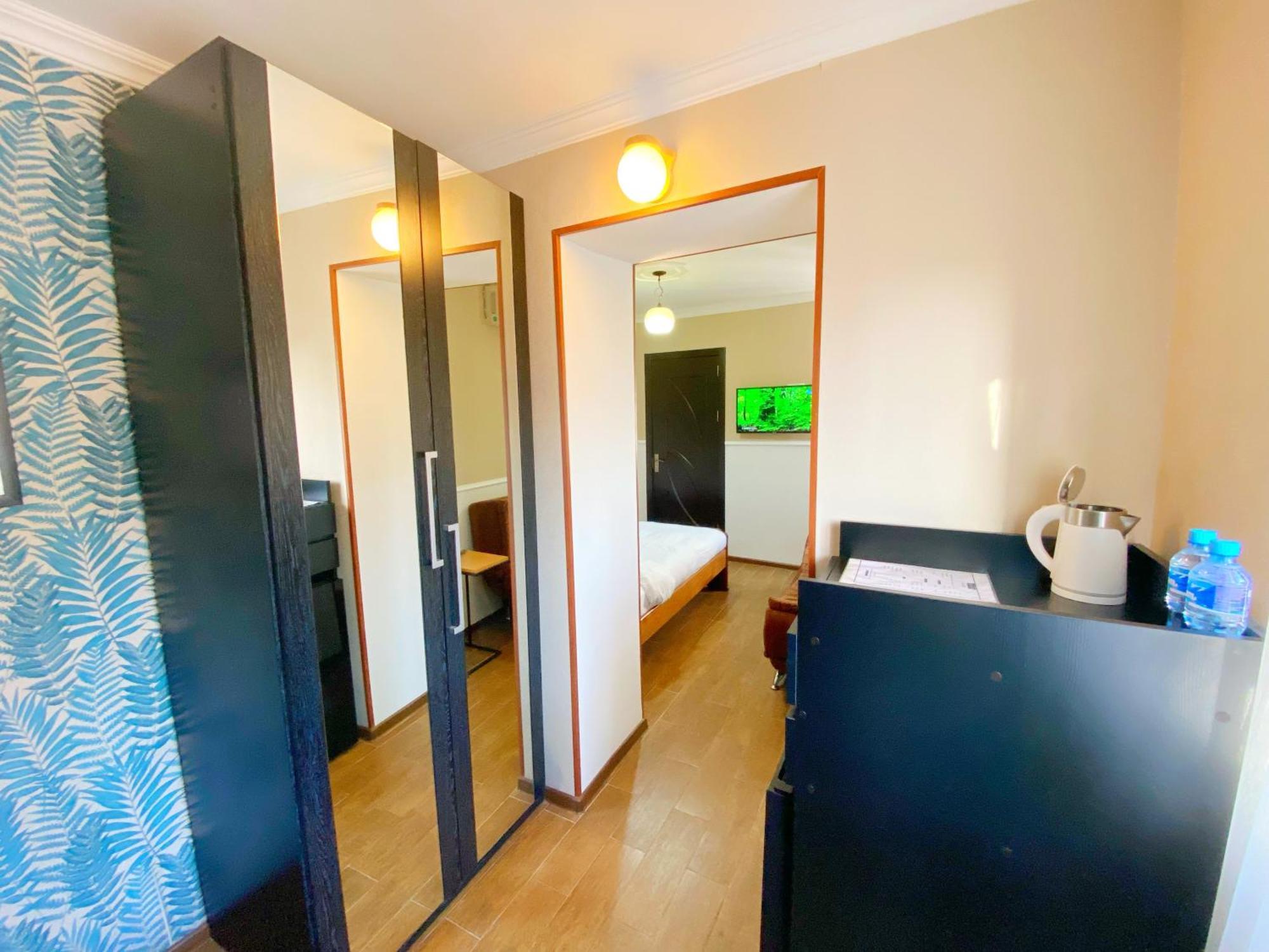 Hotel Orange Koetaisi Buitenkant foto