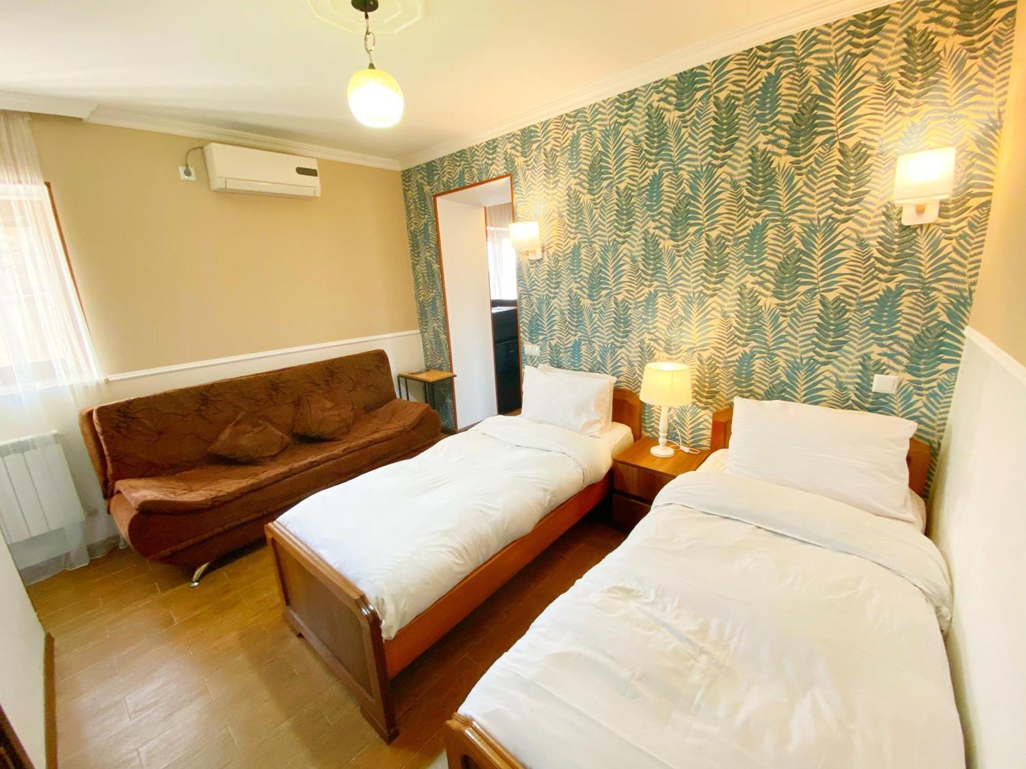 Hotel Orange Koetaisi Buitenkant foto