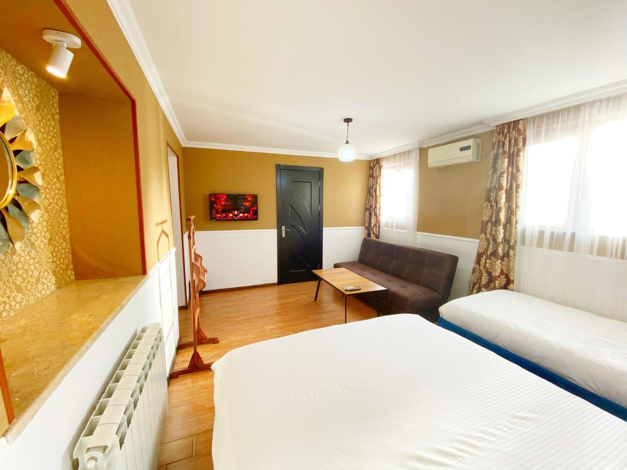 Hotel Orange Koetaisi Buitenkant foto