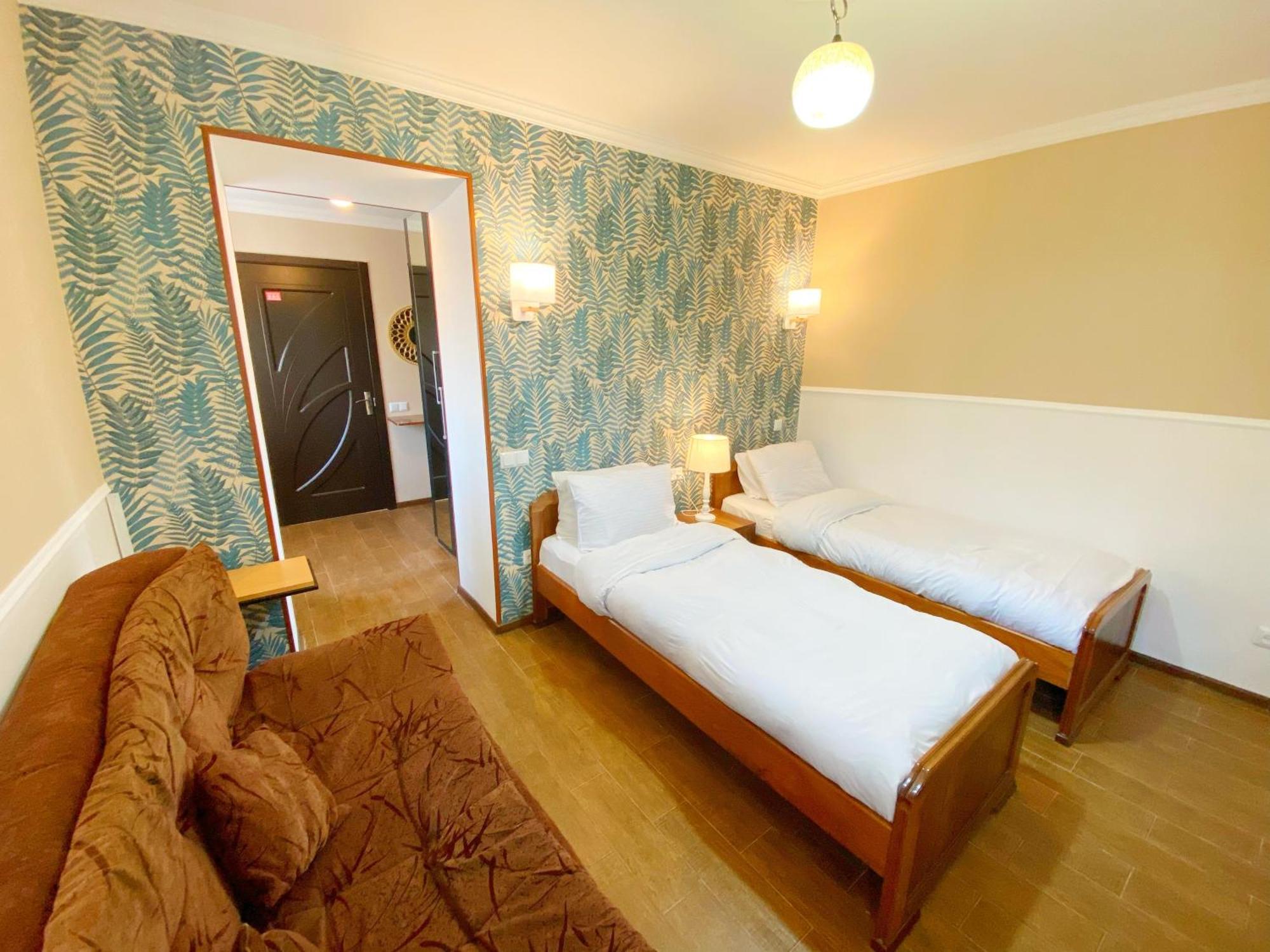 Hotel Orange Koetaisi Buitenkant foto