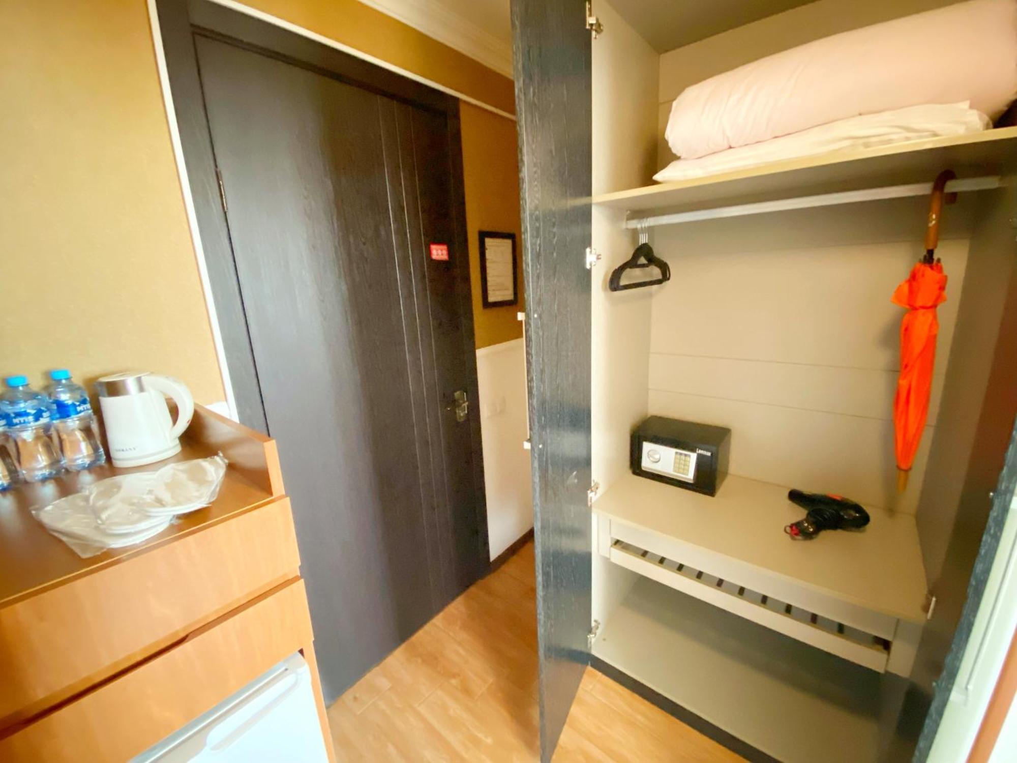 Hotel Orange Koetaisi Buitenkant foto