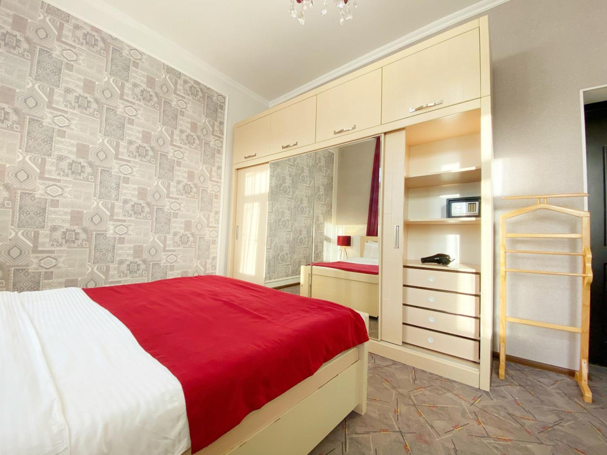 Hotel Orange Koetaisi Buitenkant foto