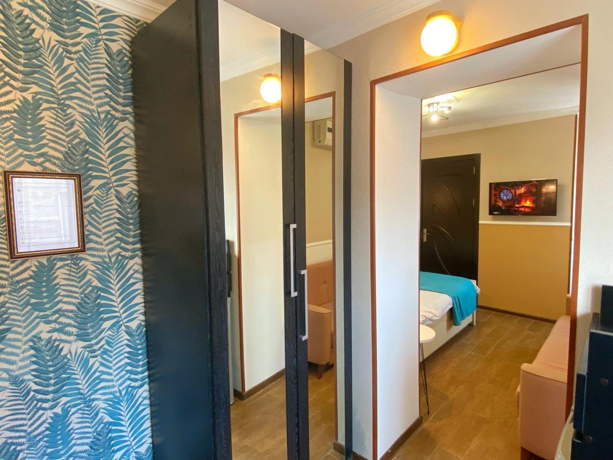 Hotel Orange Koetaisi Buitenkant foto