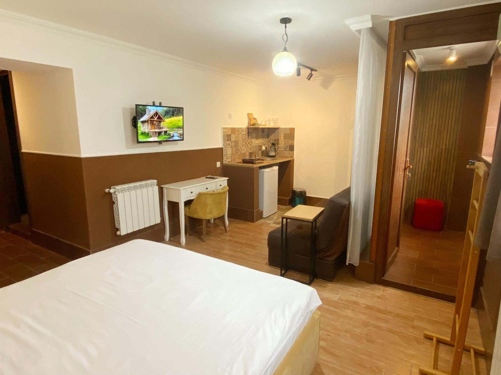 Hotel Orange Koetaisi Buitenkant foto